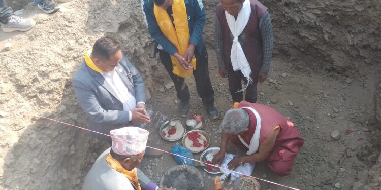 सिसाखनी दोकर्पा गढीमा ॐ बुद्ध शान्ति छ्योर्तेन गुम्बा शिलान्यास