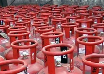 खाना पकाउने ग्यासमा उद्योगीका लागि कमिसन बढ्यो, उपभोक्ताका लागि भने भाउ यथावत्