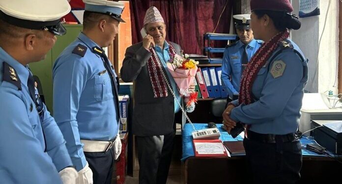 ट्राफिक ब्यवस्थापन तथा जनगुनासो सम्बोधन गर्न काभ्रेमा हटलाईन नम्बर १०३ सञ्चालन