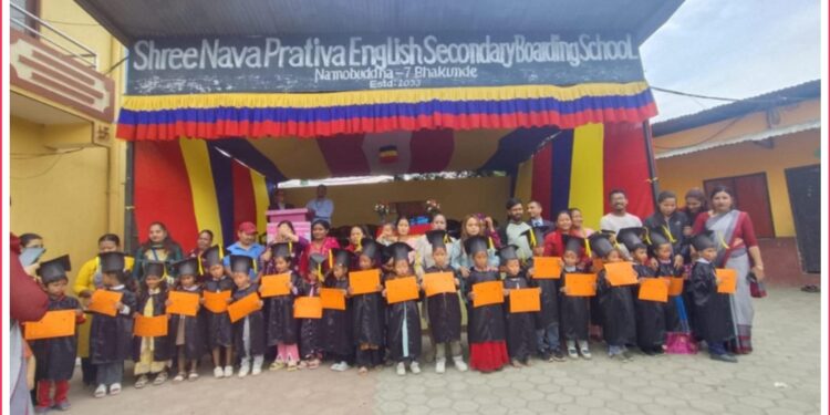 नव प्रतिभा अङ्ग्रेजी मा.वि मा यु.के.जी उतीर्ण भएका ४३ जना विद्यार्थीहरु दीक्षित