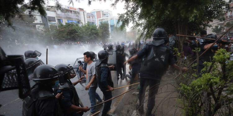 आइतबार भएको झडपमा १२ जना शिक्षकको अवस्था चिन्ताजनक