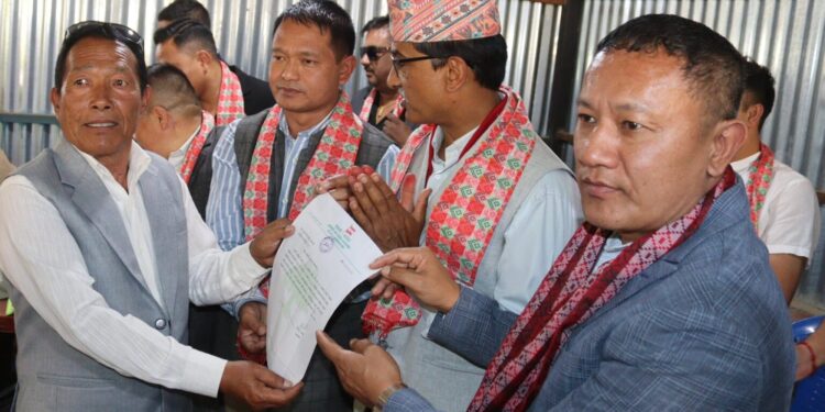 शंखुमा बिभिन्न पार्टी परित्याग गरी नेपाली कांग्रेसमा प्रबेश