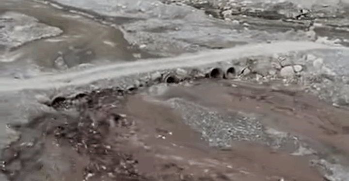 खोलाले रोशीमा डाइभर्सन बगाउँदा बीपी राजमार्ग अवरुद्धः खुलाउने प्रयास जारी