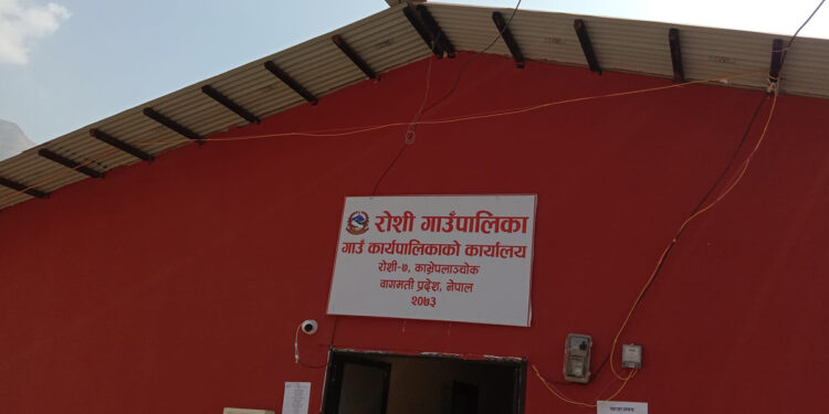 रोशीमा बाढी पीडितलाई अस्थायी आवास निर्माण गर्न पहिलो किस्ता बापतको रकम दिन सुरु