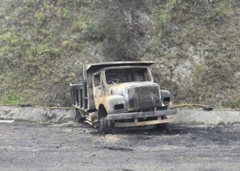 पाँचखालको खावामा गएराती गुडिरहेको टिपरमा अचानक आगलागी