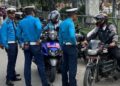 गाडी बन्दको मौका छोपी यात्रुसँग बढी भाडा लिने चालकहरु कारबाहीमा