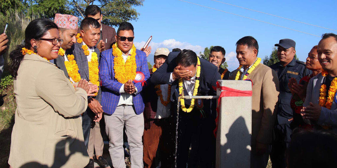 भीमखोरीका ६३ परिवारले पाए एक घर, एक खानेपानी धारा