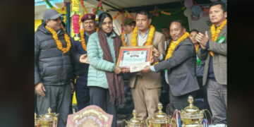 रोशीमा उत्कृष्ट नतिजा ल्याउने विद्यार्थी र विषयगत शिक्षक नगद सहित सम्मानित