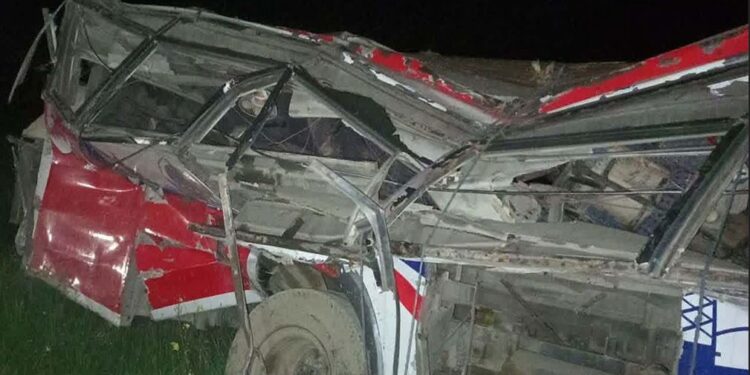 बैतडीमा जन्ती बस दुर्घटना हुँदा १३ जनाको मृत्युः ३६ जना घाइते