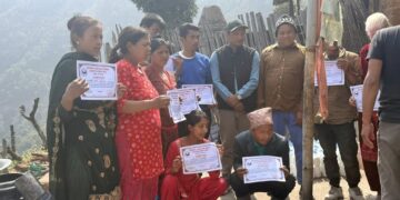 सीप सिकेर आत्मनिर्भर बन्दै रोशीका फरक क्षमता भएका व्यक्तिहरू