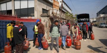 बजारमा खाना पकाउने ग्यास अभाव, तोकिएभन्दा बढी मूल्यमा बिक्री गरे कारबाही हुने