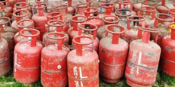 आजबाट खाना पकाउने ग्यास आधा सिलिन्डर मात्रै पाइने