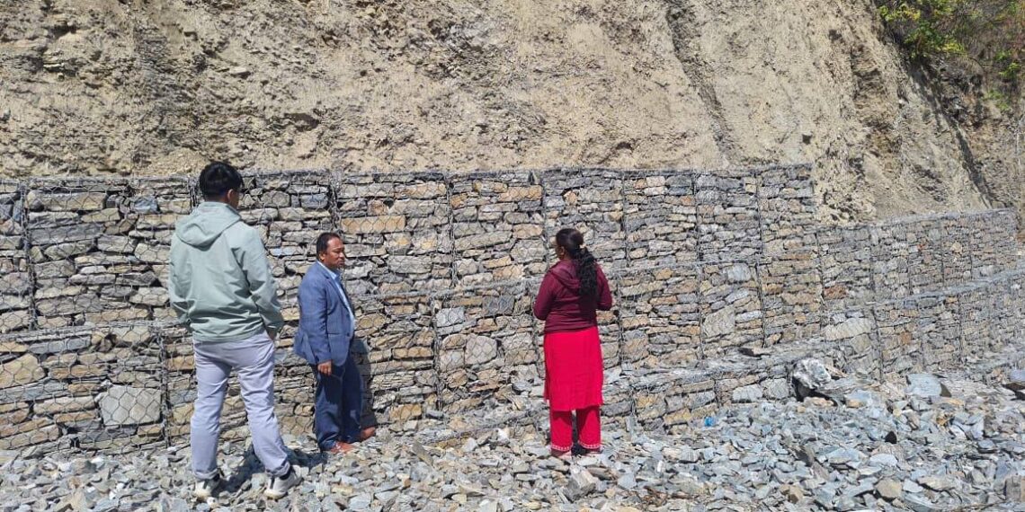 रोशी –५ मा निर्माणाधीन सडक आयोजनाहरूको अनुगमन